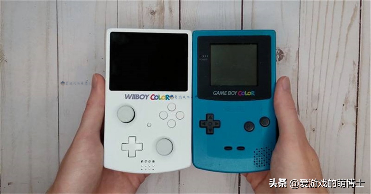 隨時隨地玩經(jīng)典主機游戲，玩家將索尼PS2改造成了一臺掌機