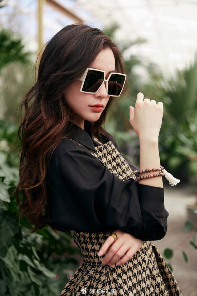 個(gè)性知足！Angelababy、袁冰妍大愛DIOR迪奧30MONTAIGNE太陽鏡