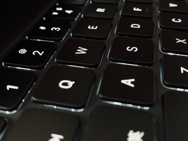 蘋果iPad新款Magic keyboard妙控鍵盤上手實(shí)測，手感很奇妙