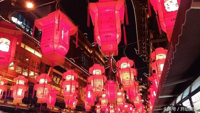 城隍廟新玩法，傳統(tǒng)與現(xiàn)代交融的新年味！