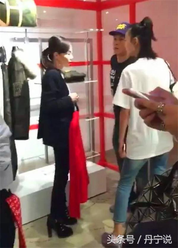 炒到59999元！街頭潮牌Supreme與奢侈品牌LV聯(lián)名的牛仔夾克