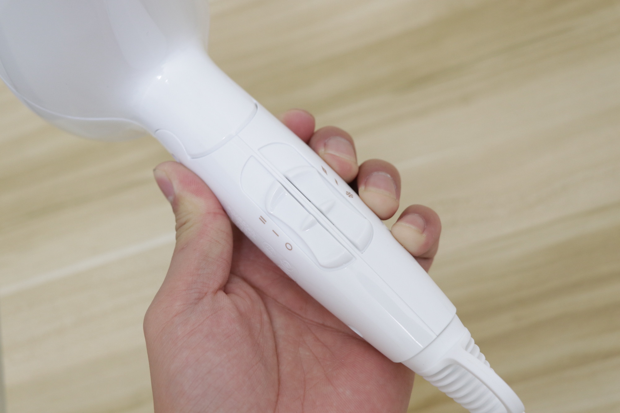 體驗飛科電吹風，6檔變速控溫+2000W大功率：價格太感人