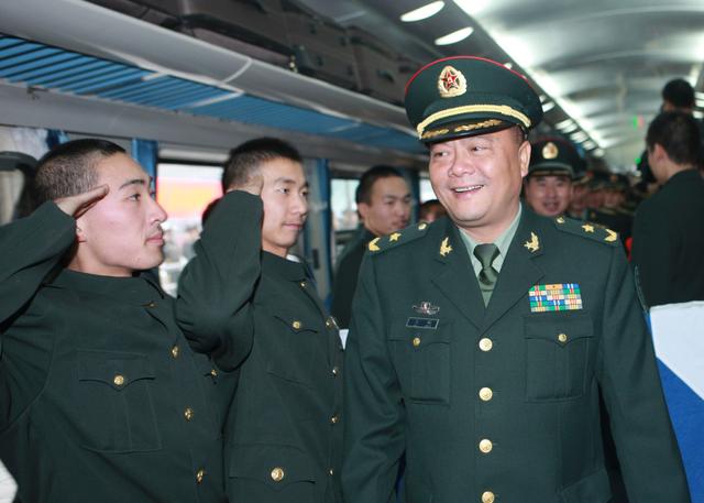 大校軍官咋識別，在軍中擔(dān)任啥職務(wù)？2分鐘必須介紹明白
