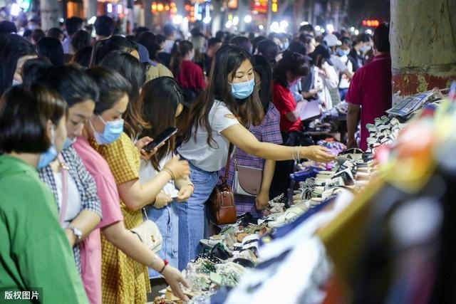 擺地?cái)傎u這些東西，利潤(rùn)高又好賣，適合新手操作