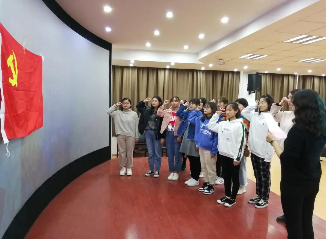 大學生怎樣才能成為一名黨員？