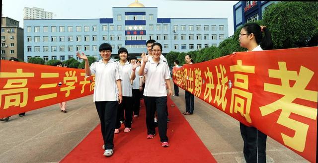 大學(xué)就業(yè)前景最看好的十大專(zhuān)業(yè)，土木工程第一，計(jì)算機(jī)專(zhuān)業(yè)僅第五