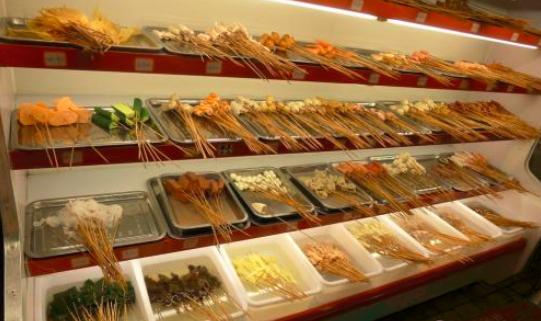 你絕對都吃過！鄭州這六家老牌火鍋店，傣妹佰人王太接地氣！