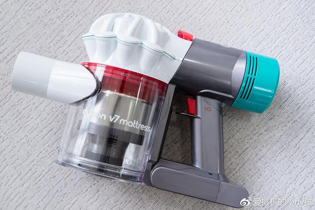 我又向高品質(zhì)生活邁進(jìn)了一步！戴森V7 Mattress除螨儀手持吸塵器