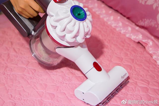 我又向高品質(zhì)生活邁進(jìn)了一步！戴森V7 Mattress除螨儀手持吸塵器