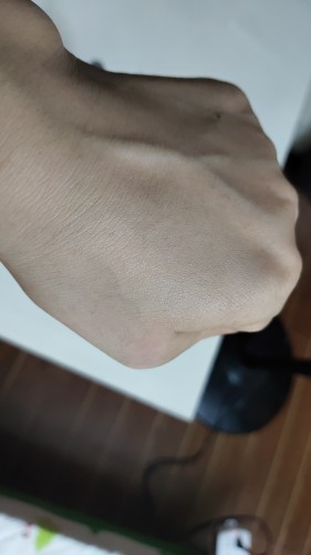 紅地球粉底液怎么樣是哪國(guó)產(chǎn)品適合油皮嗎，混合皮真實(shí)上妝體驗(yàn)
