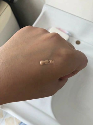 露華濃我可以粉底液怎么樣適合干皮嗎，真實(shí)上妝體驗(yàn)(油痘肌救星)