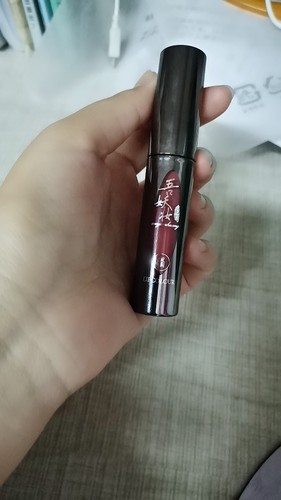 吾妖妝唇釉怎么樣是什么品牌，推薦熱門色號(hào)(05橘色試色)