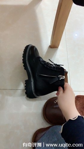 達(dá)芙妮馬丁靴女鞋質(zhì)量怎么樣，真實購買體驗(性價比高值得購買)