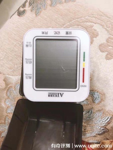 愛樂生電子血壓計(jì)質(zhì)量怎么樣，使用一個(gè)星期后點(diǎn)評(píng)(價(jià)格僅49元）  
